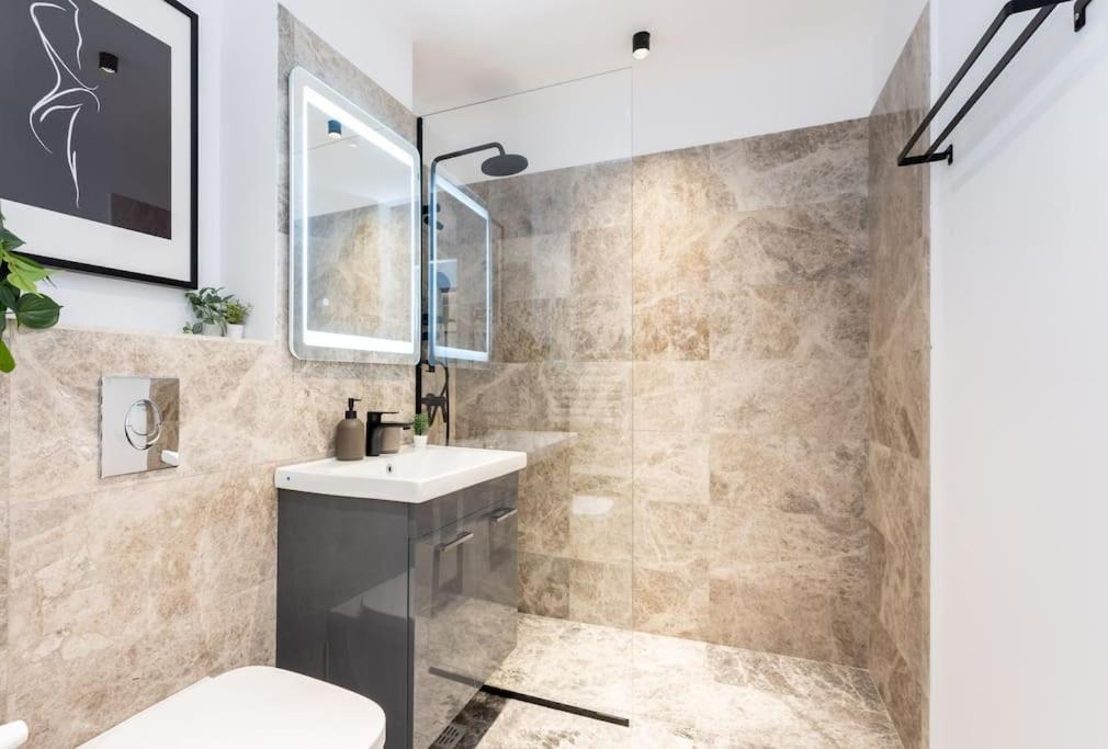 Sunny 2Br Flat - Top Location - Stunning Views Bucharest Exterior photo